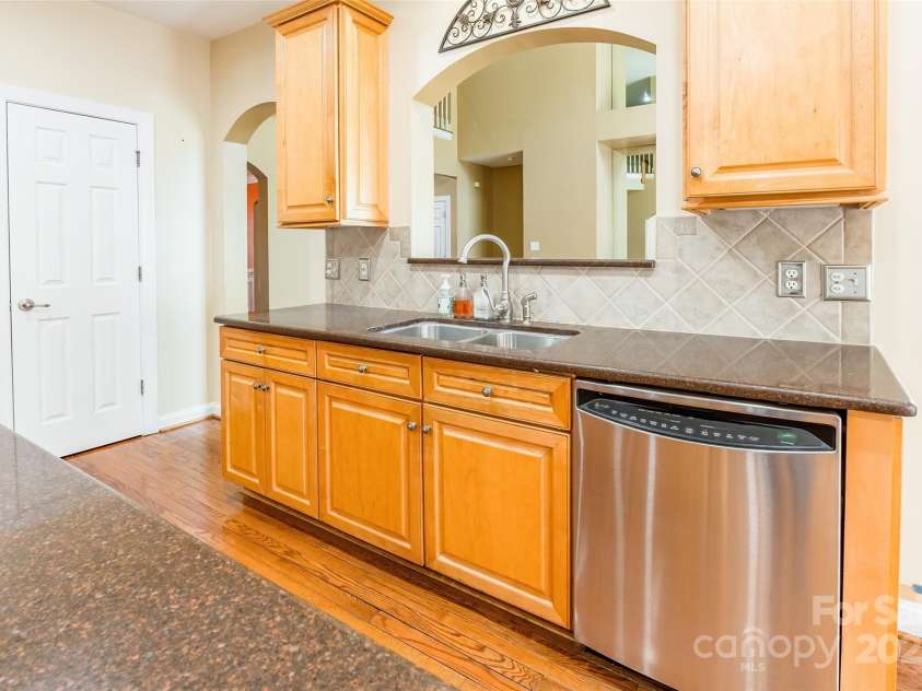 4333 Sawmill Trace Drive, Charlotte, NC 28213.  MLS# CAR4245891, YatesRealty ID 8248. 