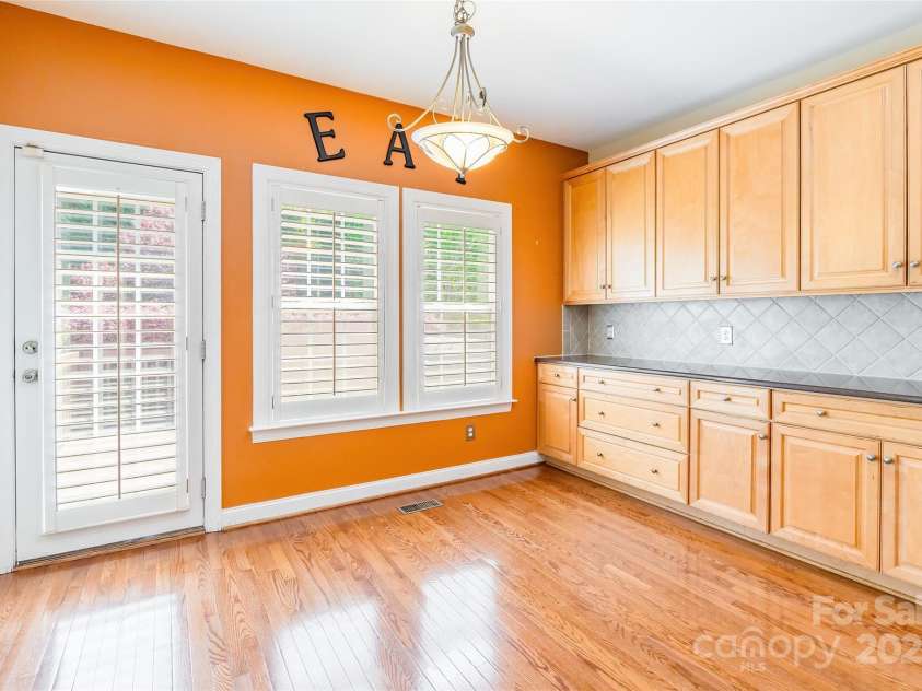 4333 Sawmill Trace Drive, Charlotte, NC 28213.  MLS# CAR4245891, YatesRealty ID 8248. 