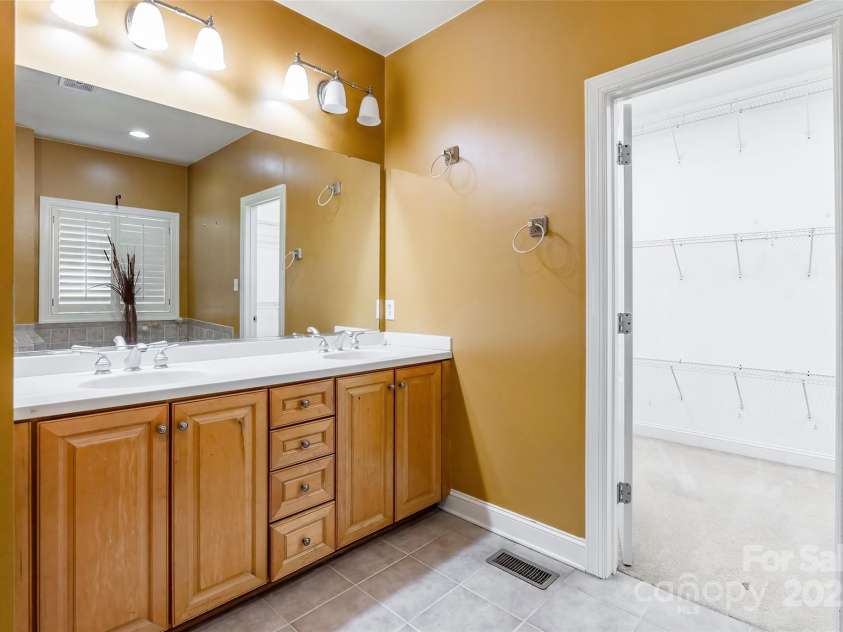 4333 Sawmill Trace Drive, Charlotte, NC 28213.  MLS# CAR4245891, YatesRealty ID 8248. 