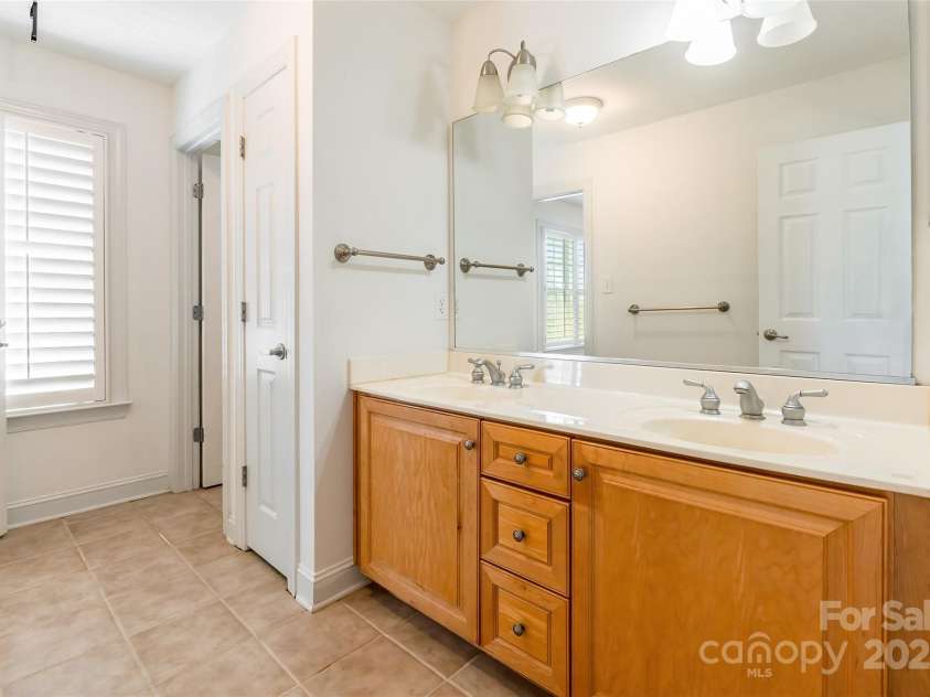 4333 Sawmill Trace Drive, Charlotte, NC 28213.  MLS# CAR4245891, YatesRealty ID 8248. 