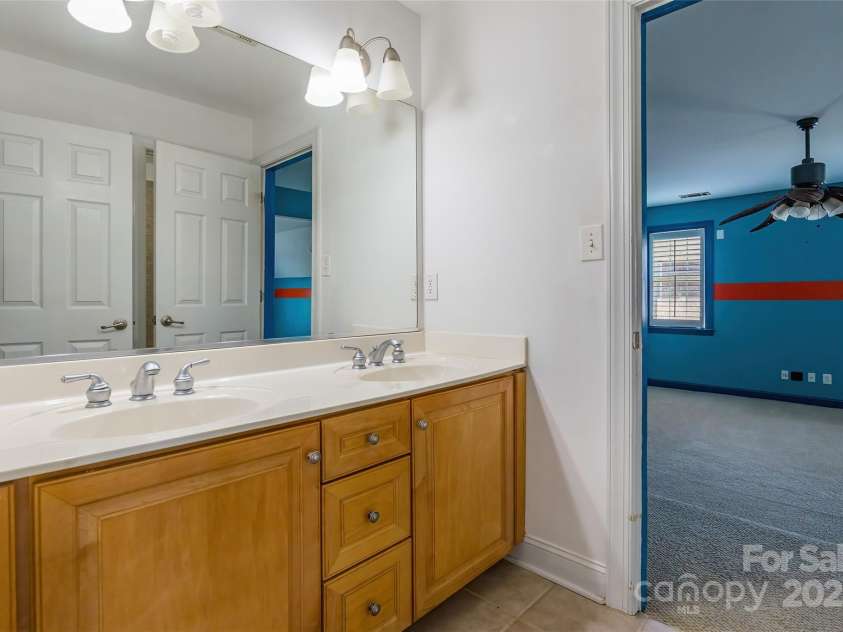 4333 Sawmill Trace Drive, Charlotte, NC 28213.  MLS# CAR4245891, YatesRealty ID 8248. 