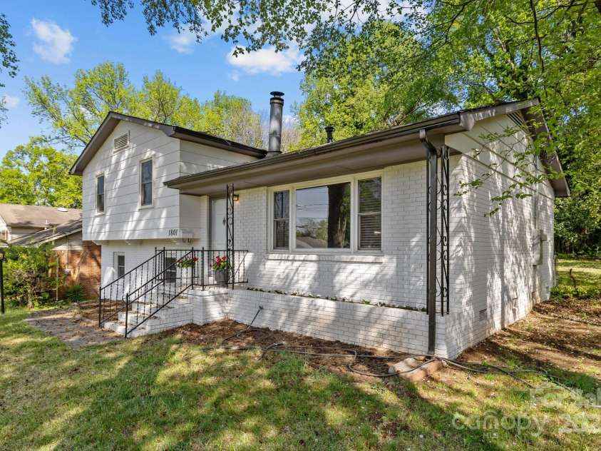 1801 Weststone Drive, Charlotte, NC 28208.  MLS# CAR4241974, YatesRealty ID 8249. 