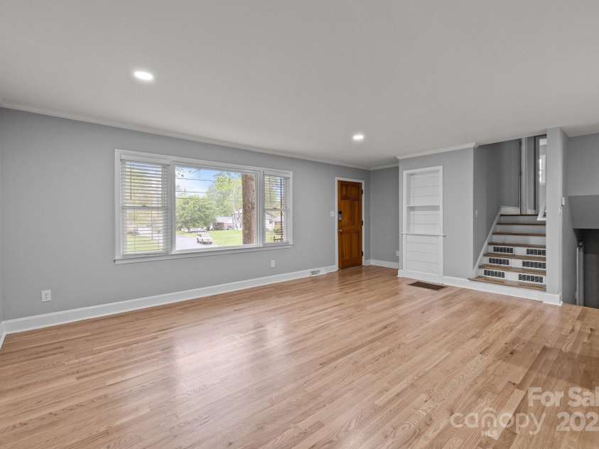 1801 Weststone Drive, Charlotte, NC 28208.  MLS# CAR4241974, YatesRealty ID 8249. 