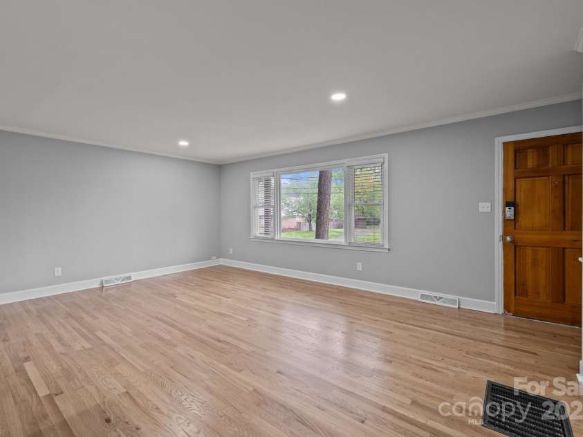 1801 Weststone Drive, Charlotte, NC 28208.  MLS# CAR4241974, YatesRealty ID 8249. 