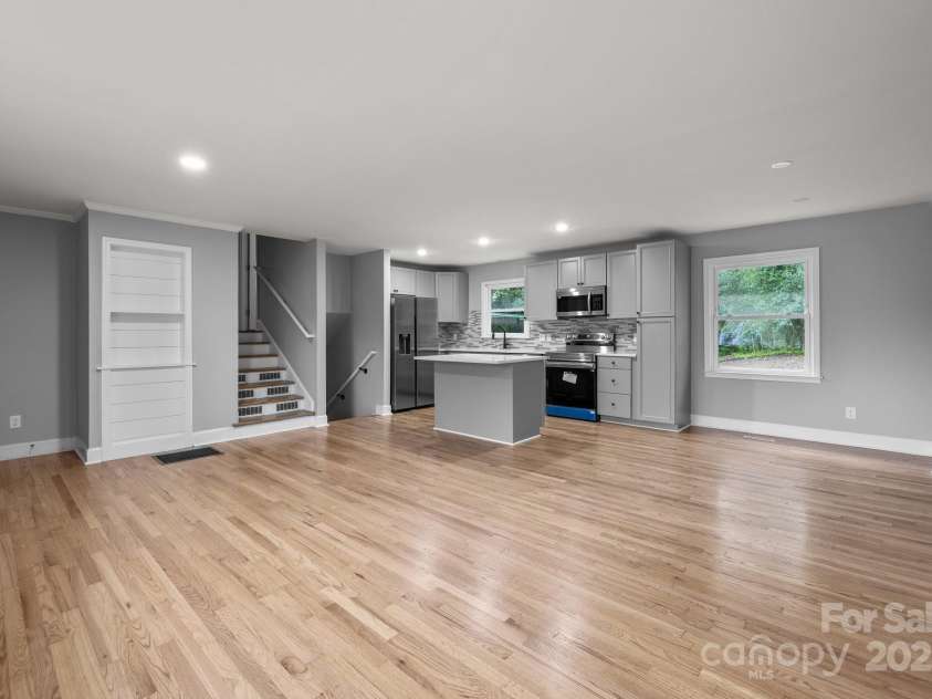 1801 Weststone Drive, Charlotte, NC 28208.  MLS# CAR4241974, YatesRealty ID 8249. 