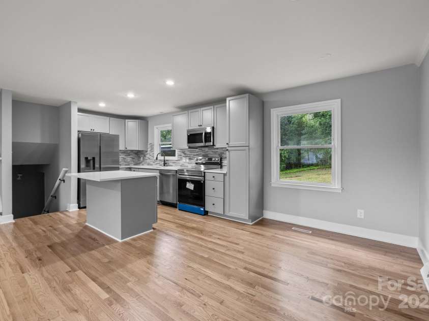 1801 Weststone Drive, Charlotte, NC 28208.  MLS# CAR4241974, YatesRealty ID 8249. 