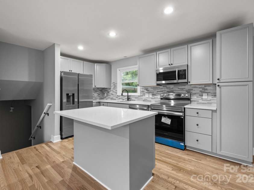 1801 Weststone Drive, Charlotte, NC 28208.  MLS# CAR4241974, YatesRealty ID 8249. 