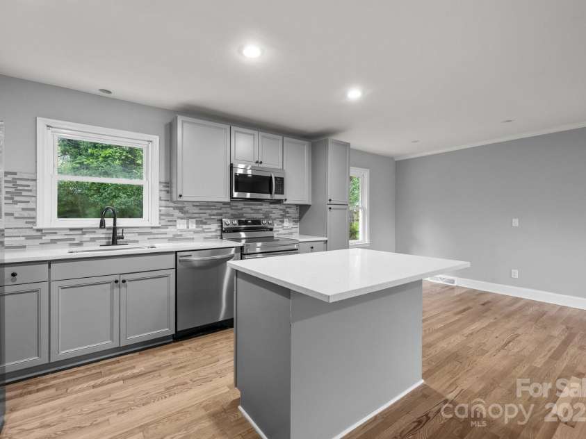 1801 Weststone Drive, Charlotte, NC 28208.  MLS# CAR4241974, YatesRealty ID 8249. 