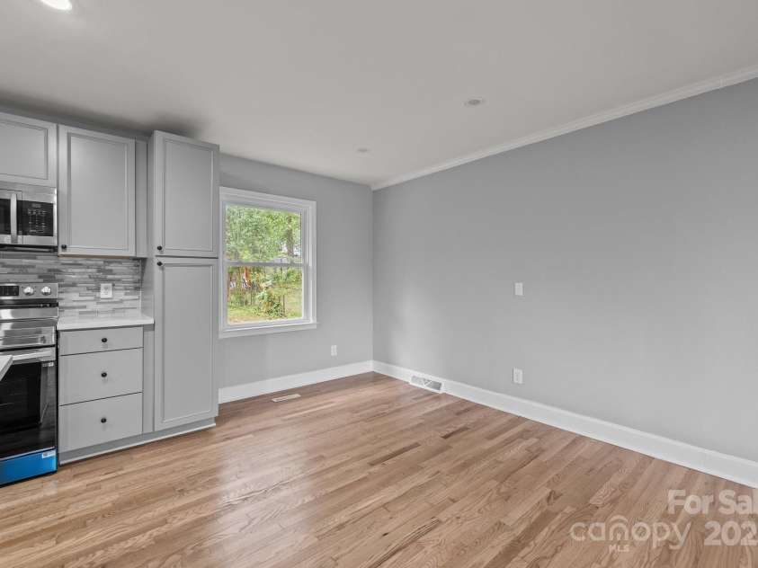 1801 Weststone Drive, Charlotte, NC 28208.  MLS# CAR4241974, YatesRealty ID 8249. 