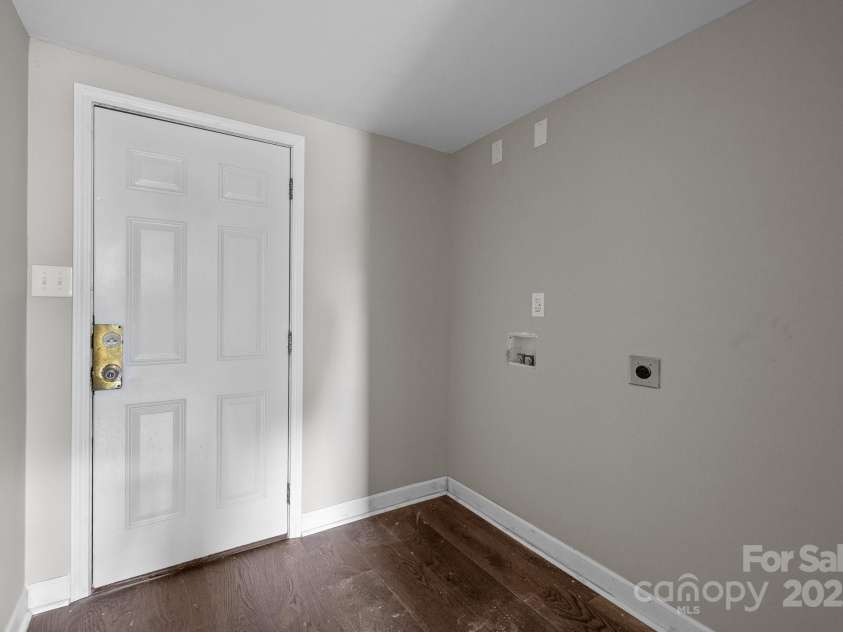 1801 Weststone Drive, Charlotte, NC 28208.  MLS# CAR4241974, YatesRealty ID 8249. 