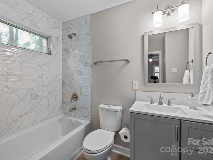 1801 Weststone Drive, Charlotte, NC 28208.  MLS# CAR4241974, YatesRealty ID 8249. 