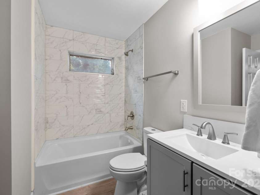 1801 Weststone Drive, Charlotte, NC 28208.  MLS# CAR4241974, YatesRealty ID 8249. 