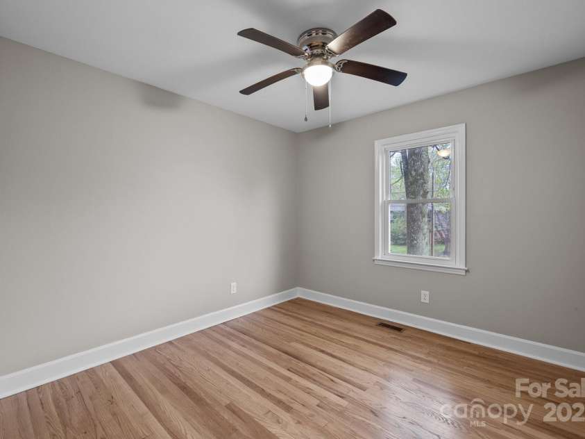 1801 Weststone Drive, Charlotte, NC 28208.  MLS# CAR4241974, YatesRealty ID 8249. 