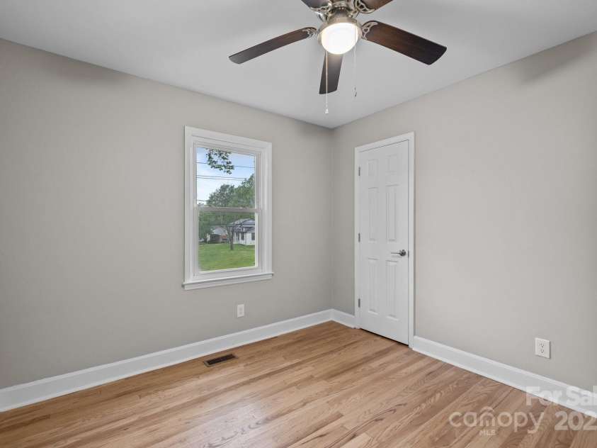 1801 Weststone Drive, Charlotte, NC 28208.  MLS# CAR4241974, YatesRealty ID 8249. 