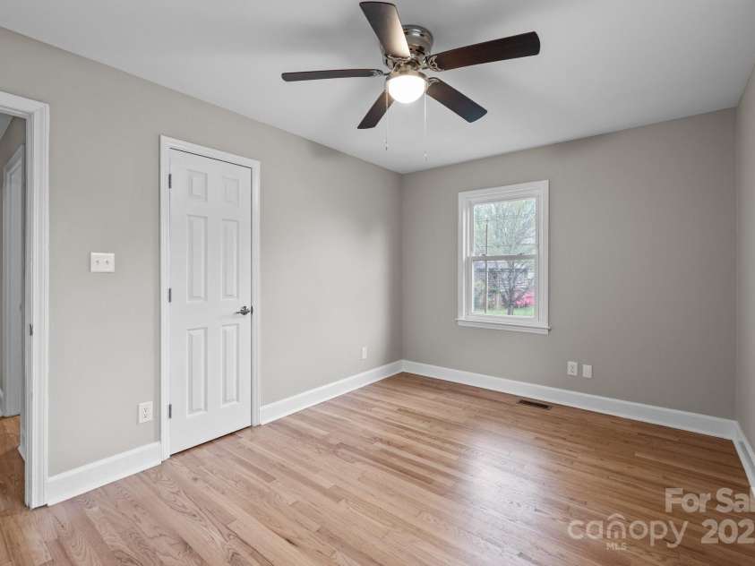 1801 Weststone Drive, Charlotte, NC 28208.  MLS# CAR4241974, YatesRealty ID 8249. 