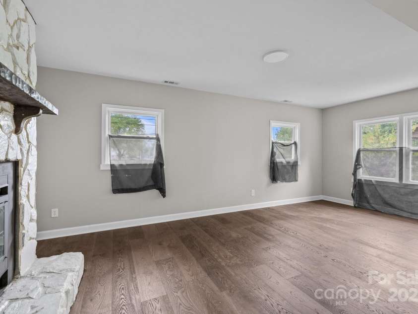 1801 Weststone Drive, Charlotte, NC 28208.  MLS# CAR4241974, YatesRealty ID 8249. 