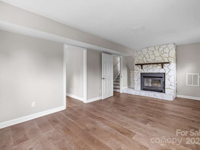 1801 Weststone Drive, Charlotte, NC 28208.  MLS# CAR4241974, YatesRealty ID 8249. 