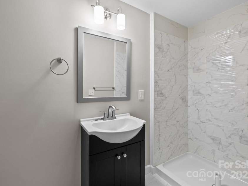 1801 Weststone Drive, Charlotte, NC 28208.  MLS# CAR4241974, YatesRealty ID 8249. 