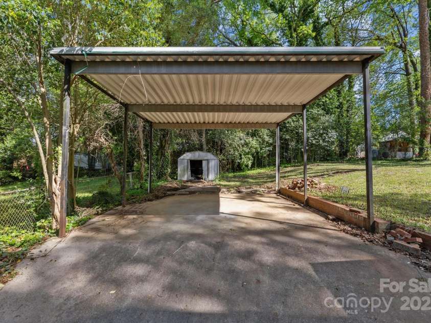 1801 Weststone Drive, Charlotte, NC 28208.  MLS# CAR4241974, YatesRealty ID 8249. 