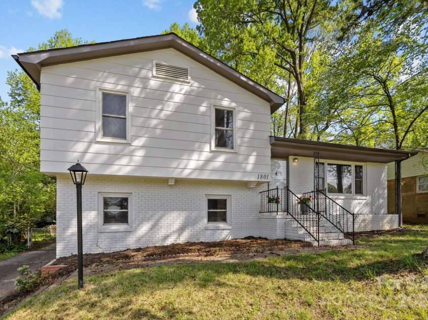 1801 Weststone Drive, Charlotte, NC 28208.  MLS# CAR4241974, YatesRealty ID 8249. 