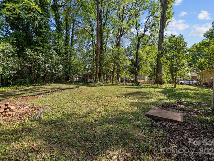 1801 Weststone Drive, Charlotte, NC 28208.  MLS# CAR4241974, YatesRealty ID 8249. 