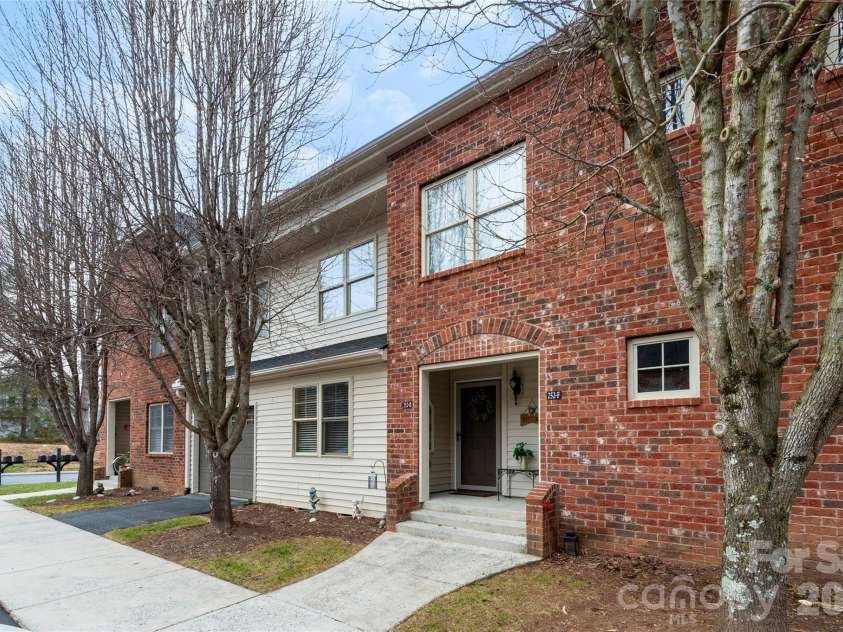 252 Wash Creek Drive, Hendersonville, NC 28739.  MLS# CAR4334994, YatesRealty ID 825. 