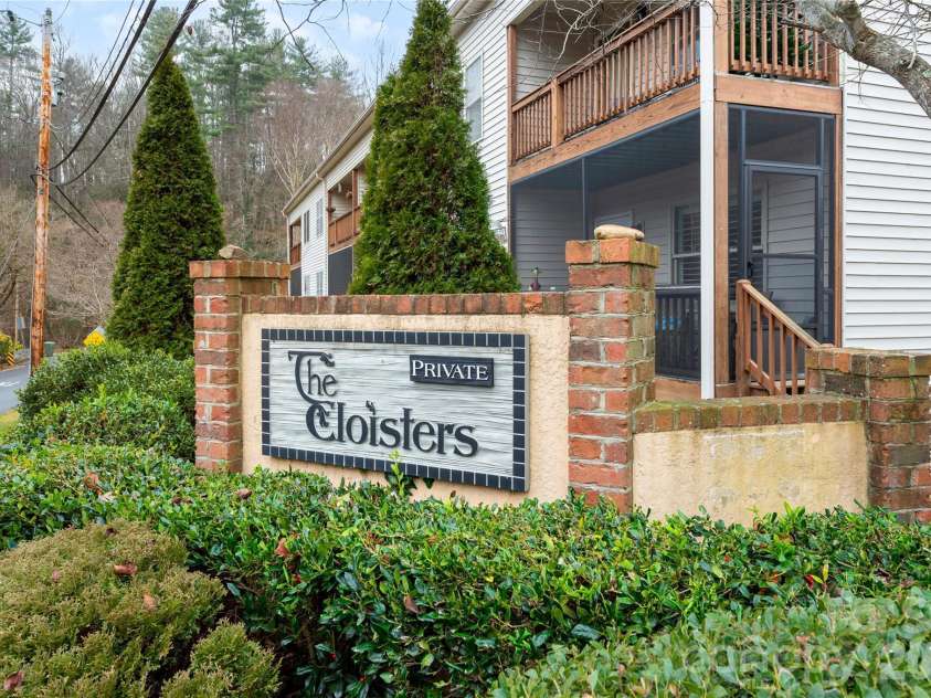 252 Wash Creek Drive, Hendersonville, NC 28739.  MLS# CAR4334994, YatesRealty ID 825. 