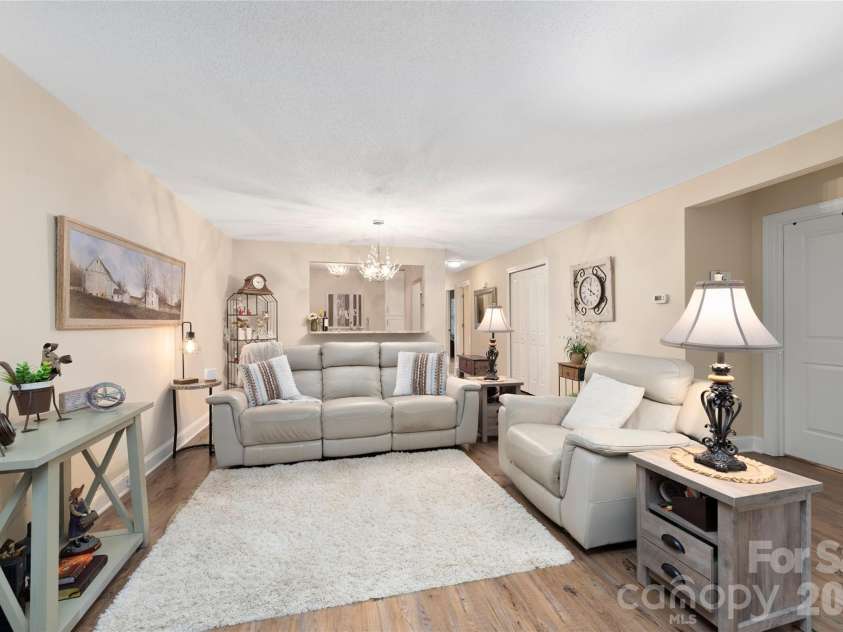 252 Wash Creek Drive, Hendersonville, NC 28739.  MLS# CAR4334994, YatesRealty ID 825. Spacious Flowing Floor Plan 