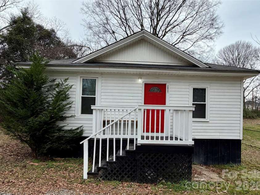 2037 Pine Drive, Gastonia, NC 28054.  MLS# CAR4343136, YatesRealty ID 8251. 