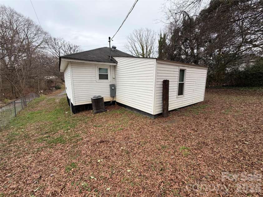2037 Pine Drive, Gastonia, NC 28054.  MLS# CAR4343136, YatesRealty ID 8251. 