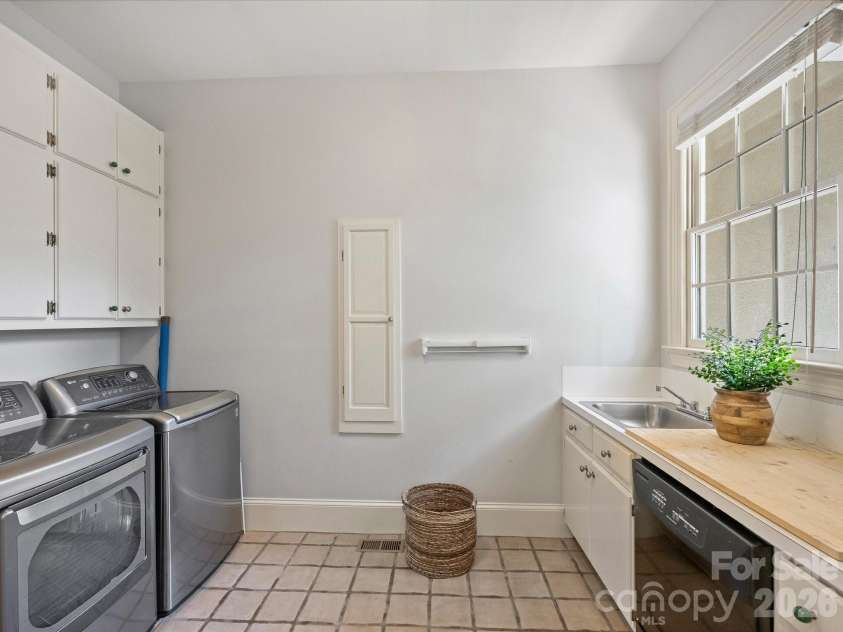 4028 Carnoustie Lane, Charlotte, NC 28210.  MLS# CAR4362231, YatesRealty ID 8252. 