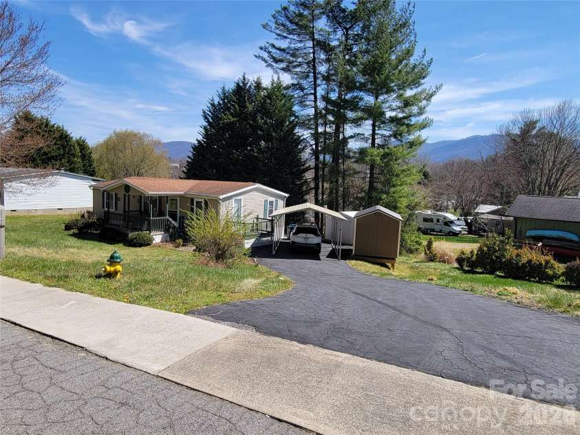 323 4th Street, Waynesville, NC 28786.  MLS# CAR4361732, YatesRealty ID 8253. 
