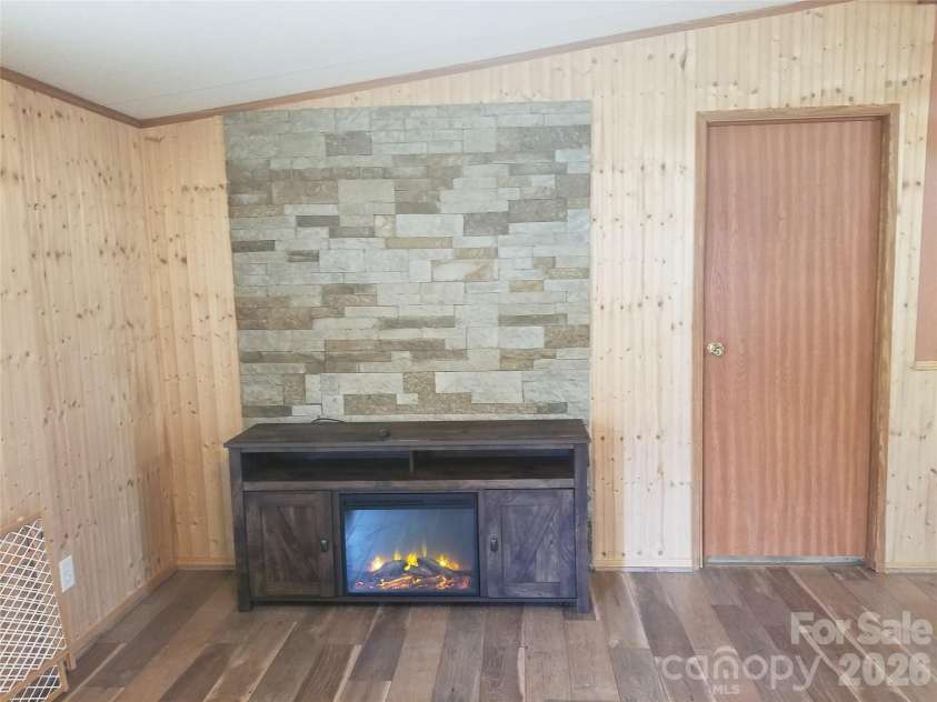 323 4th Street, Waynesville, NC 28786.  MLS# CAR4361732, YatesRealty ID 8253. 