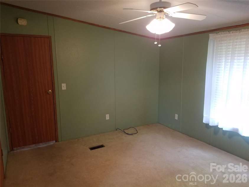 323 4th Street, Waynesville, NC 28786.  MLS# CAR4361732, YatesRealty ID 8253. 