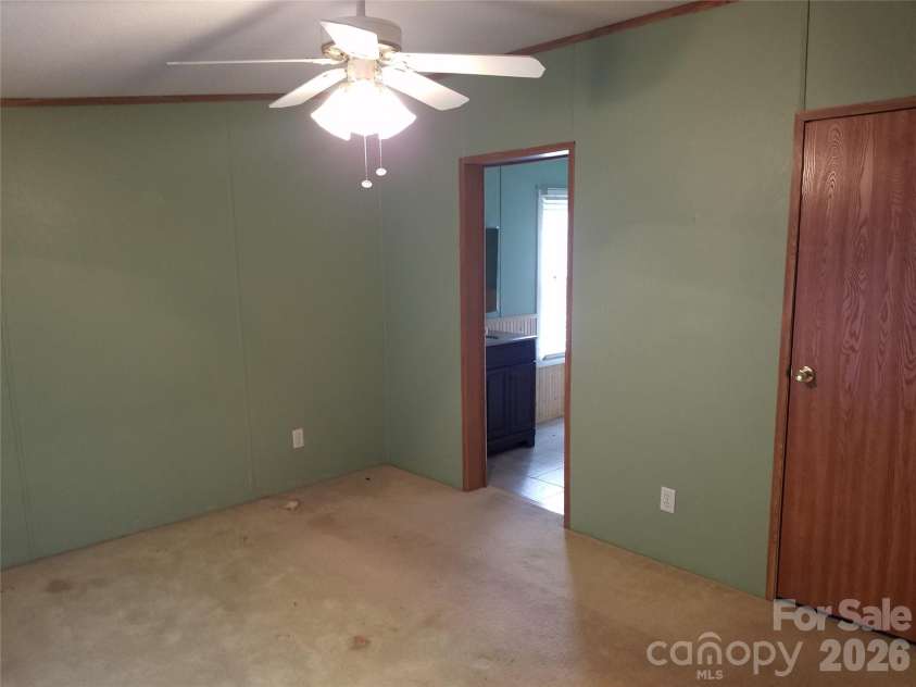 323 4th Street, Waynesville, NC 28786.  MLS# CAR4361732, YatesRealty ID 8253. 