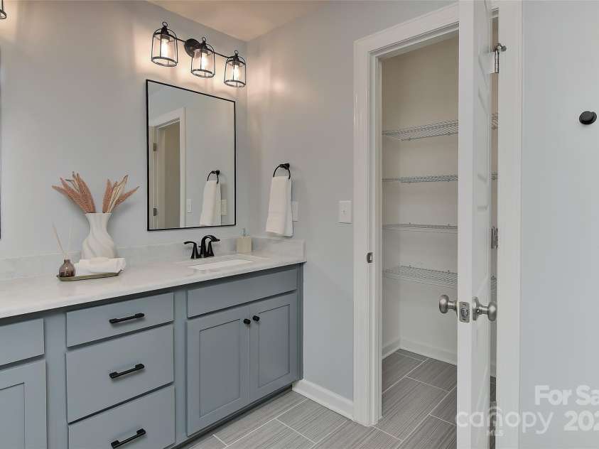 4703 Sagewood Park Road, Matthews, NC 28105.  MLS# CAR4238983, YatesRealty ID 8255. 