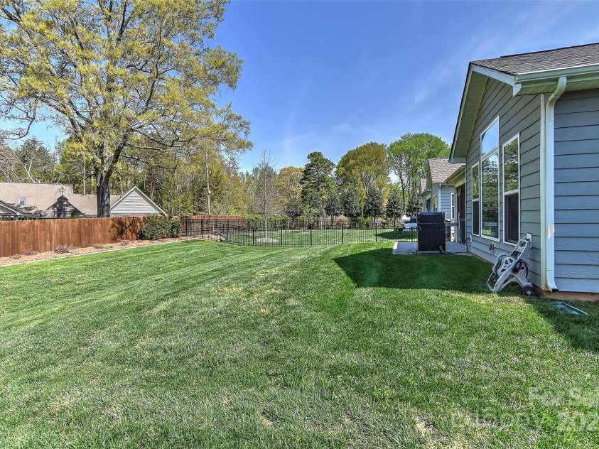 4703 Sagewood Park Road, Matthews, NC 28105.  MLS# CAR4238983, YatesRealty ID 8255. 