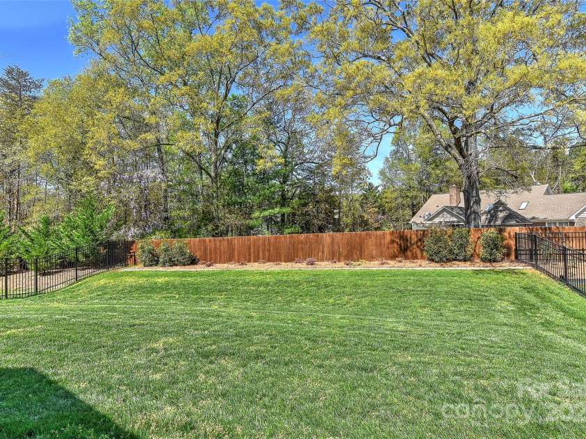 4703 Sagewood Park Road, Matthews, NC 28105.  MLS# CAR4238983, YatesRealty ID 8255. 