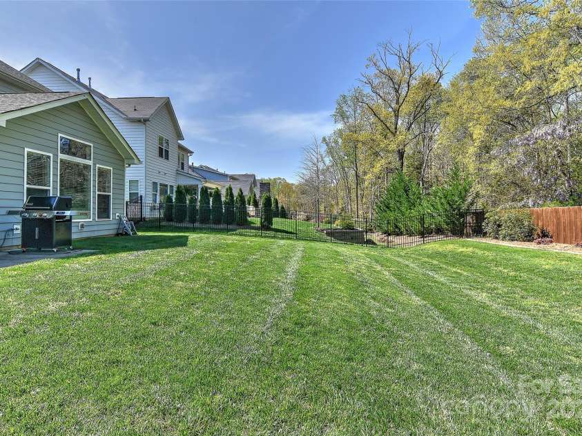 4703 Sagewood Park Road, Matthews, NC 28105.  MLS# CAR4238983, YatesRealty ID 8255. 