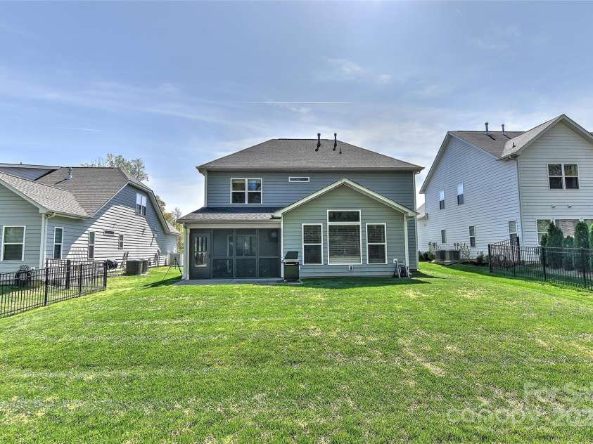 4703 Sagewood Park Road, Matthews, NC 28105.  MLS# CAR4238983, YatesRealty ID 8255. 