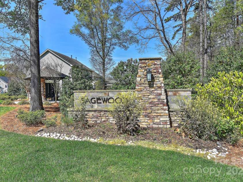 4703 Sagewood Park Road, Matthews, NC 28105.  MLS# CAR4238983, YatesRealty ID 8255. 