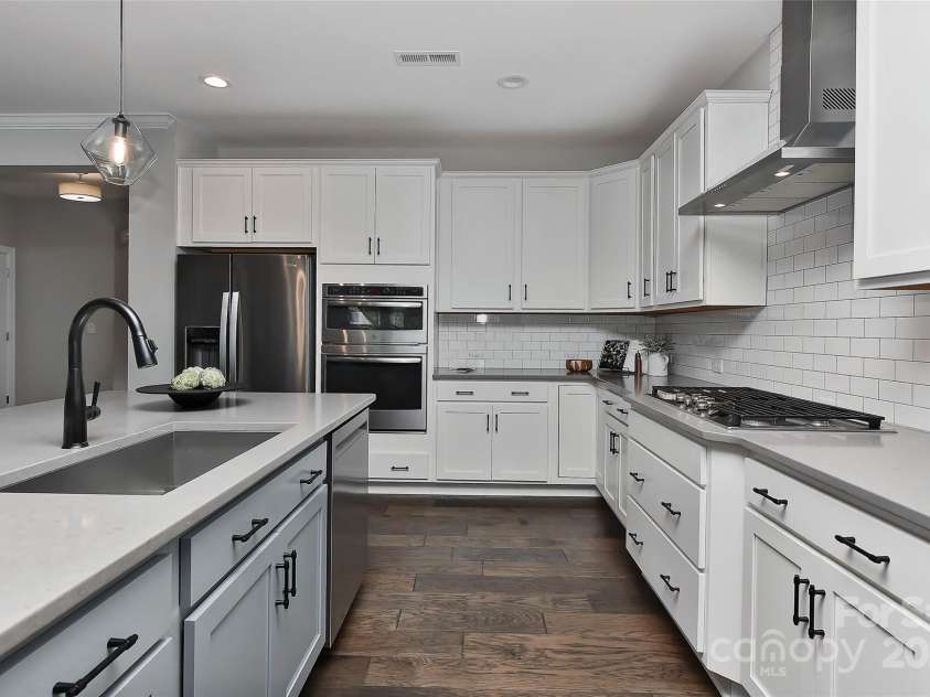 4703 Sagewood Park Road, Matthews, NC 28105.  MLS# CAR4238983, YatesRealty ID 8255. 