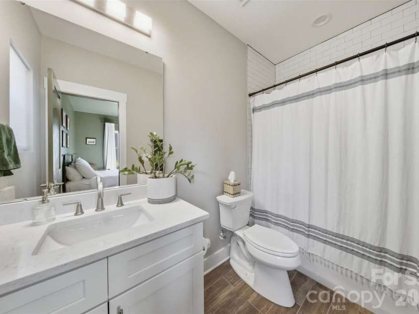 1602 Julia Maulden Place, Charlotte, NC 28206.  MLS# CAR4356693, YatesRealty ID 8256. Ensuite bathroom on first floor