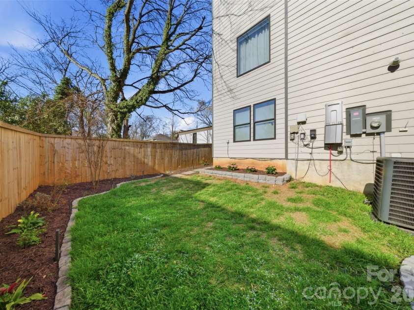 1602 Julia Maulden Place, Charlotte, NC 28206.  MLS# CAR4356693, YatesRealty ID 8256. Fenced in backyard
