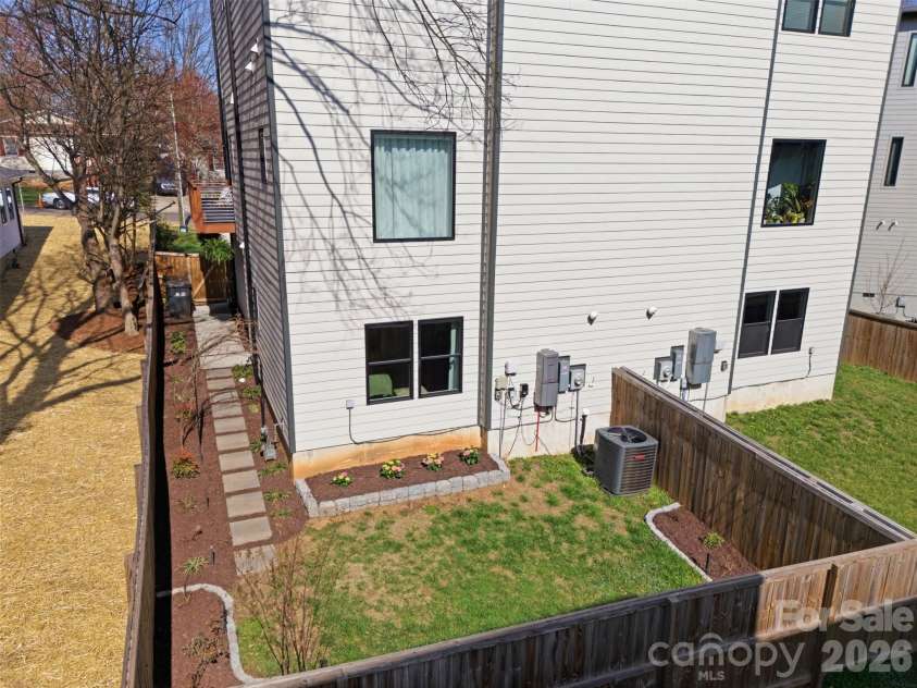 1602 Julia Maulden Place, Charlotte, NC 28206.  MLS# CAR4356693, YatesRealty ID 8256. Fenced in backyard
