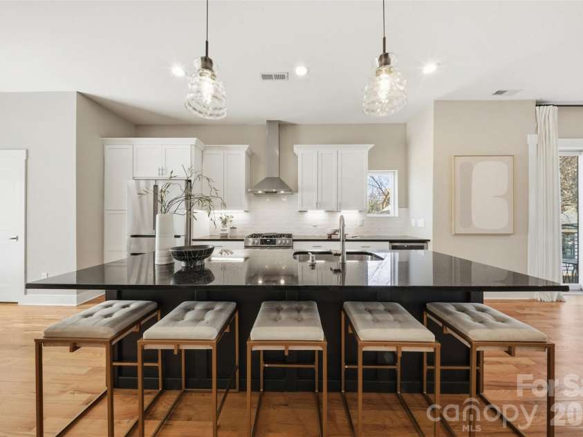 1602 Julia Maulden Place, Charlotte, NC 28206.  MLS# CAR4356693, YatesRealty ID 8256. Kitchen island