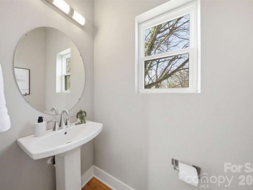 1602 Julia Maulden Place, Charlotte, NC 28206.  MLS# CAR4356693, YatesRealty ID 8256. Powder Room