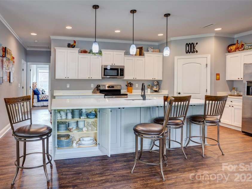 604 Airport Road, Kannapolis, NC 28081.  MLS# CAR4249885, YatesRealty ID 8258. Additional storage in the island