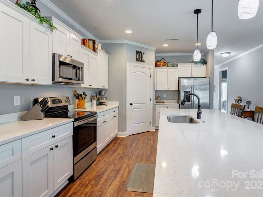 604 Airport Road, Kannapolis, NC 28081.  MLS# CAR4249885, YatesRealty ID 8258. Lots of room to work!