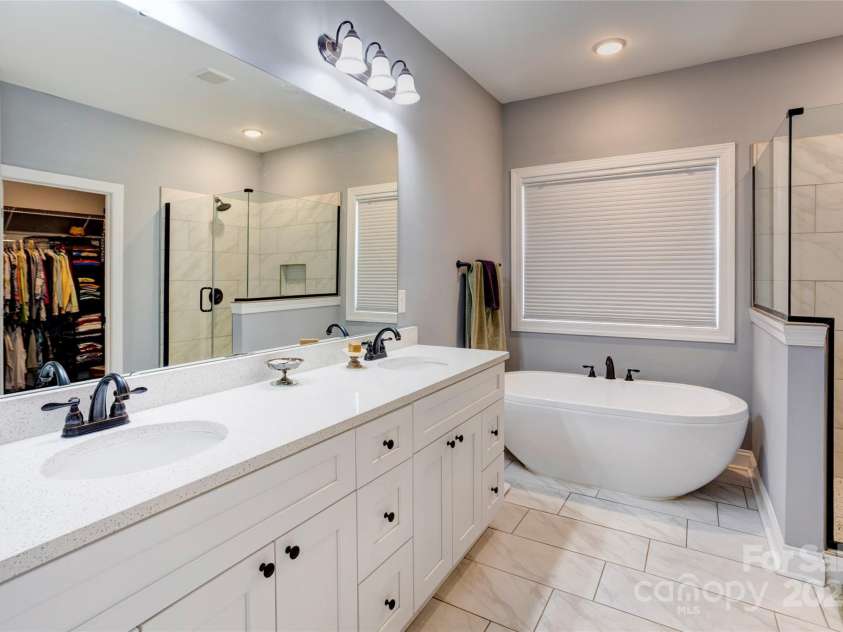 604 Airport Road, Kannapolis, NC 28081.  MLS# CAR4249885, YatesRealty ID 8258. Spa-like bath with soaking tub